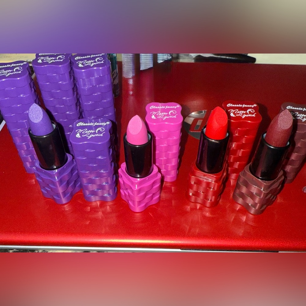 Matte Lipstick in shades (Purple, Pink, Red, Brown) BUYERS CHOICE